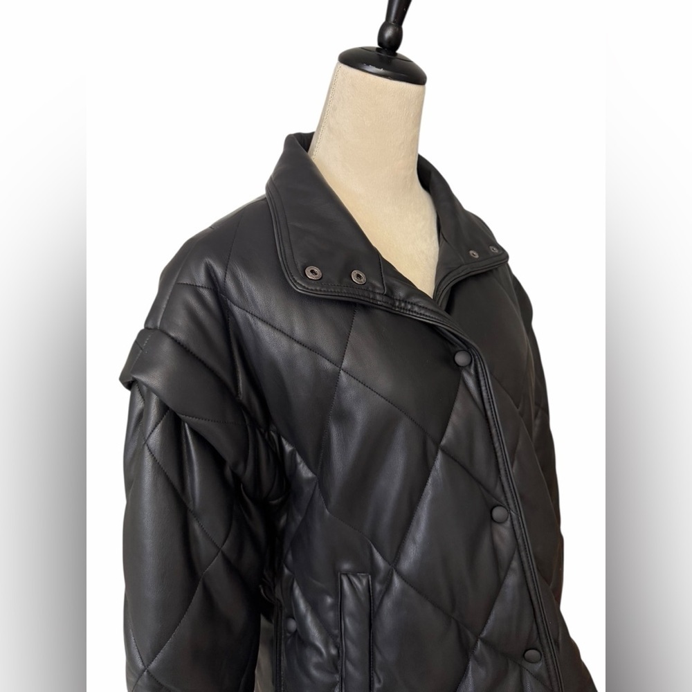 Apparis Liniane Lightwait Quilted faux Black Leather Puffer Jacket
Bin 4 - Picture 6 of 11